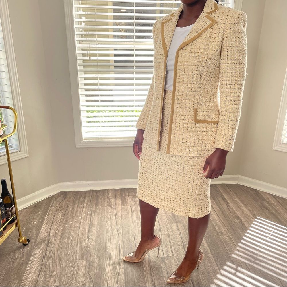 Oscar de la Renta Vintage Tweed Blazer and Pencil Skirt Suit - Picture 3 of 15